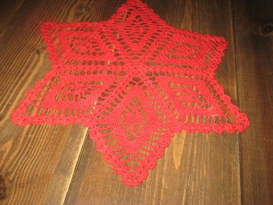 Brodert duk ca 34 cm i diameter