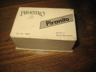 Eske med innhold PIRASTRO PIRANTIO made in Western Germany 60 tallet