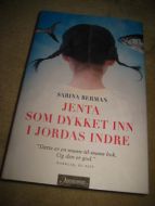 BERMAN: JENTA SOM DYKKET INN I JORDENS INDRE. 2001