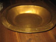 Stort ovalt messingfat med inngravert: Gåve fra Postsparebanken 1987 Ca 33 cm langt ca 1 3 kg