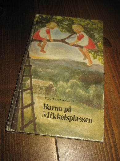 LANGBO, KIRSTEN: Barna på Mikkelsplassen. 1977. 