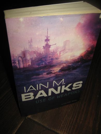 BANKS: USE OF WEAPONS. 1990.