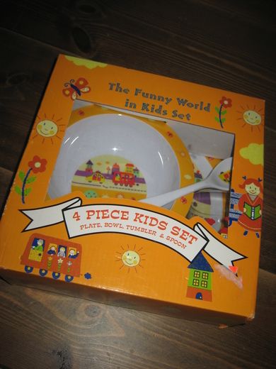 Ubrukt og uåpna eske med innhold 4 PIECE KIDS SET