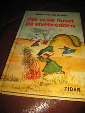 WILDER: DET VESLE HUSET PÅ ELVEBREDDEN. 1977.