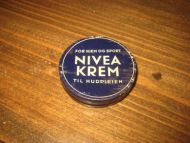 Boks uten innhold NIVEA KREM CA 6 CM I DIAMETER fra Alf Nølke Oslo 50 tallet