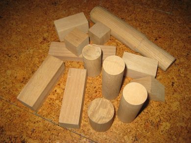 Halvfabrikata samling klosser til barneleike Totalt 13 deler