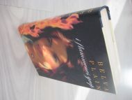 PLAIN, BELVA: i flammens grep. 2003.