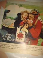 Reklameark fra 1962, ca 22*35 cm stort.. LUCKY STRIKE. 