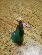 BULLYLAND Disney gummifigur ca 10 cm høg Dame i grønn kjole Handpainted