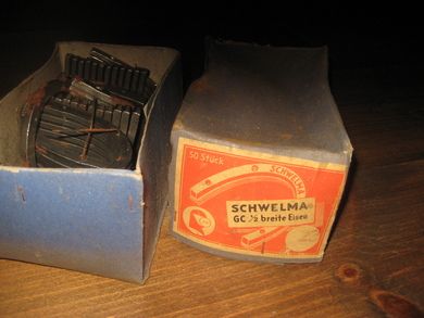 Eske med ubrukt innhold 50 stk helhjern SCHWELMA GC 1/2 breite Eisen 40 tallet