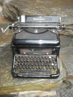 Pen, sort Remington skrivemaskin fra 40 tallet.