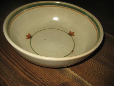 Gammelt keramikkskål, merka under 406/B. Norskprodusert, 40-50 tallet.