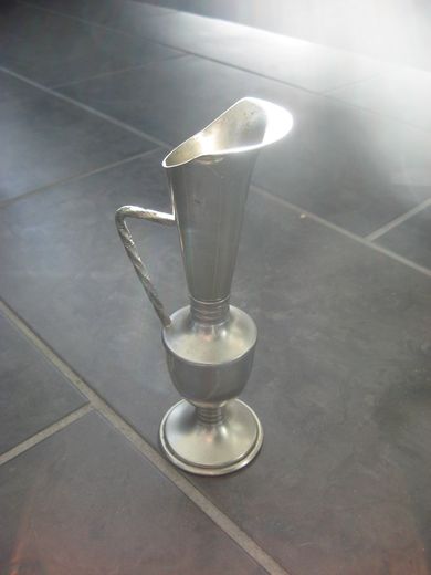 Tinnvase ca 23 cm høg