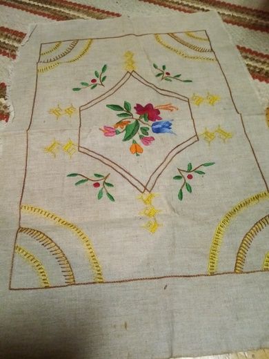 Pen brdert duk ca 63*42 cm stor