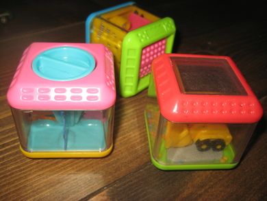 Barneleker for den minste selges under ett