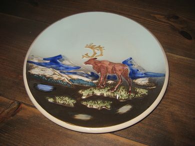 Eldre pyntefat ca 25 cm i diameter klar til å henge på veggen