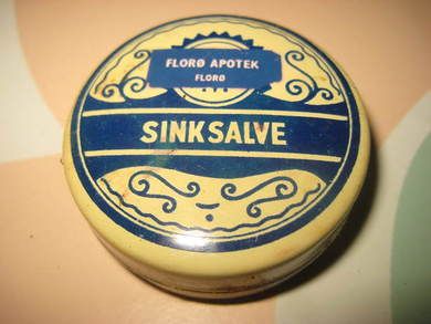 Pen blikkeske med innhold SINKSALVE fra Florø Apotek 50 -60 tallet ca 4 5 cm i diameter