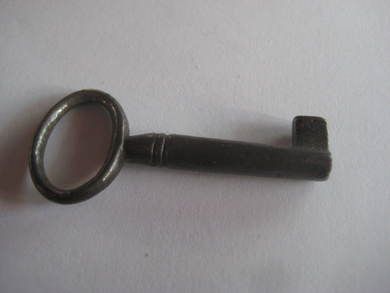 Gammel nøkkel, ca  3.8 cm lang, noe for din samling? Detter nøkkel nr 5