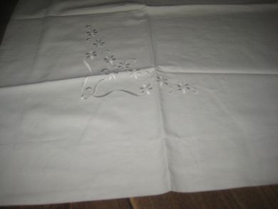 Brodert putetrekk fra eldre dager pent broderi ca 50*60 cm stor