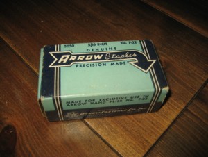 Eske med ubrukt innhold, ARROW Staples, 60 tallet. 