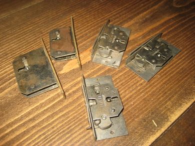 Lot med gamle lås til skrin etc nøkkel mangler 5 lås selges billig