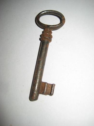 Gammel nøkkel, ca  7 cm lang.