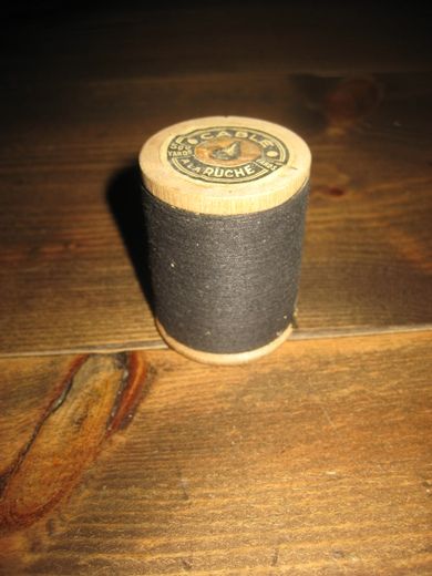 Stor trådsnelle i tre ca 5 cm høg 60 tallet