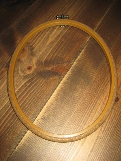 Oval sygrind med oppheng til vegg 27 cmhøg 21 cm brei