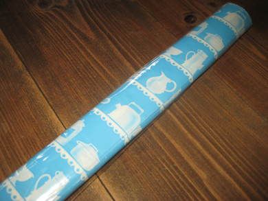 Rull med HYLLEPAPIR 5 meter 60 cm brei 80-90 tallet Dette er rull nr A8 Blå