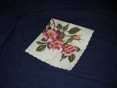 Serviett med blomstermotiv fra eldre samling