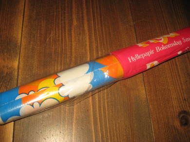 Ubrukt rull hyllepapir eller bokomslag fra 80-90 tallet 49 cm *5 meter dette er rull nr H 8