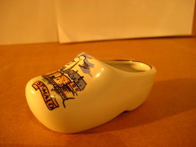 Tresko med motiv fra   ST. MALO. 8 cm lang.