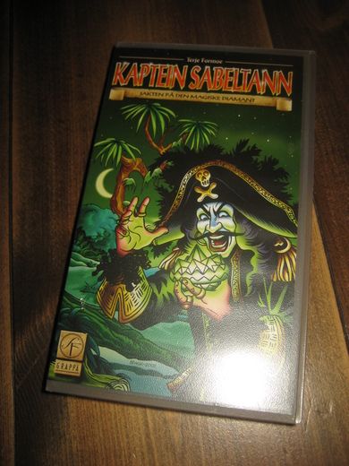 KAPPTEIN SABELTANN. JAKTEN PÅ DEN MAGISKE DIAMANT. 2002, 90 MIN.