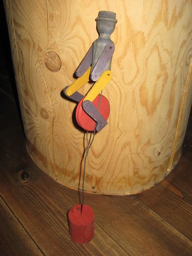 Krigsleike klovn på løypestreng