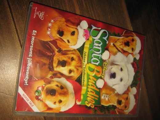 Santa Buddies. Jakten på julehunden. 2009, 78 min, 