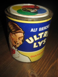 Pen boks med noe innhold, Alf Bjerckes ULTRA LYS GULVLAKK, 1 LITER, 60 TALLET. 