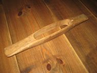 Gammel vevskyttel, ca 33 cm lang. 