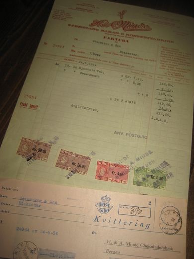 Minde SJOKOLADE - KAKAO & KONFEKTFABRIKK 24 5 1954 med kr 74 20 i stempelmerker