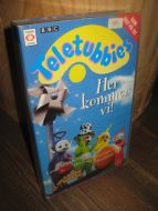 TELETUBBIES. HER KOMMER VI. 1997, 60 MIN, 7 ÅR.