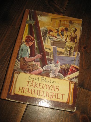 Blyton: TÅKEØYAS HEMMELIGHET. Bok nr 1, 1955. 