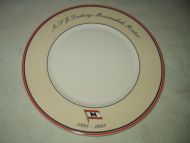 Minneplatte fra Mowinckels Rederi i forbindelse med 100 års jubileum 1898-1998 Strøken