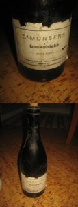Gammel flaske fra C. MONSEN, BERGEN, BANKOBLEKK PRIMA SVART, 40 tallet, ca 30 cm høg. 