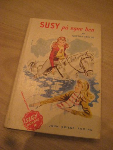 STEVNS, GRETHA: SUSY på egne ben. Bok nr 10, 1958.