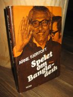 FJØRTOFT, ARNE: Spelet om Bangla- desh. 1971.