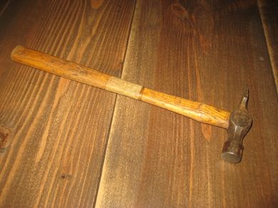 Gammel hammer fra skomakeri på 50 tallet