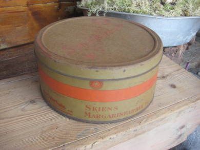 Boks fra Skiens Margarinfabrik 22 cm i diameter 10 cm høg 60 tallet
