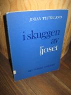 TUFTELAND, JOHAN: i skuggen av ljoset. 1970.