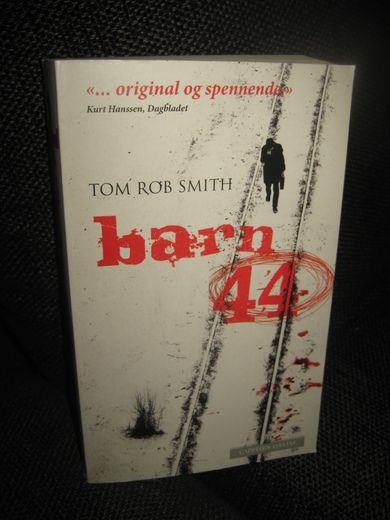 SMITH, TOM ROB: barn 44. 2009.