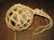 Kavlkule i god stand brukt ved garnfiske i gamle dager Fra forige århundreskifte Ca 13 cm i diameter merka M lys grønn