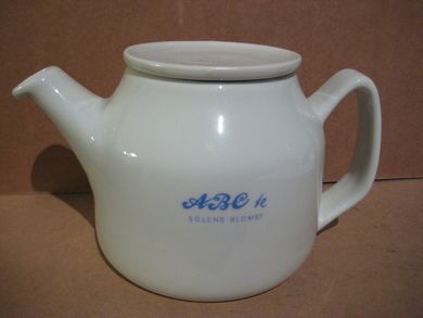 Porsgrunn TE kanne fra 1960 reklame for ABC te på sida